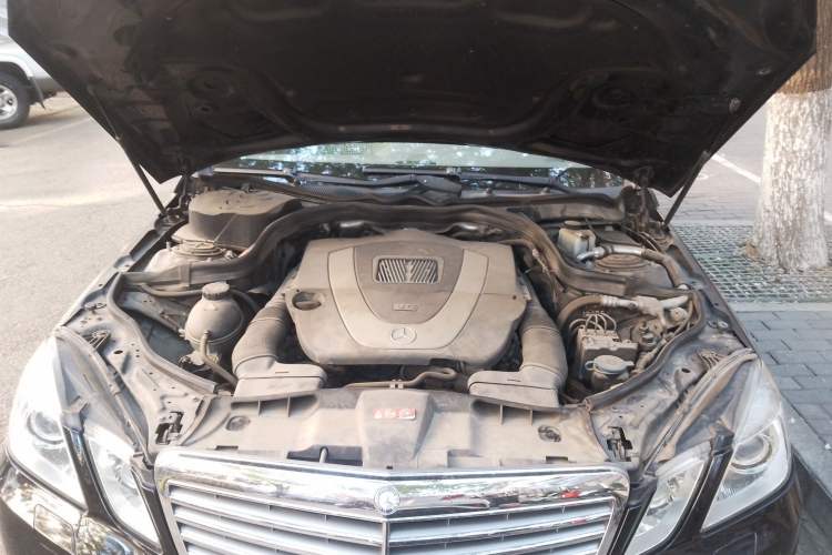 Used Mercedes-Benz E-Class 2009 E 300 Elegant Model Engine Bay
