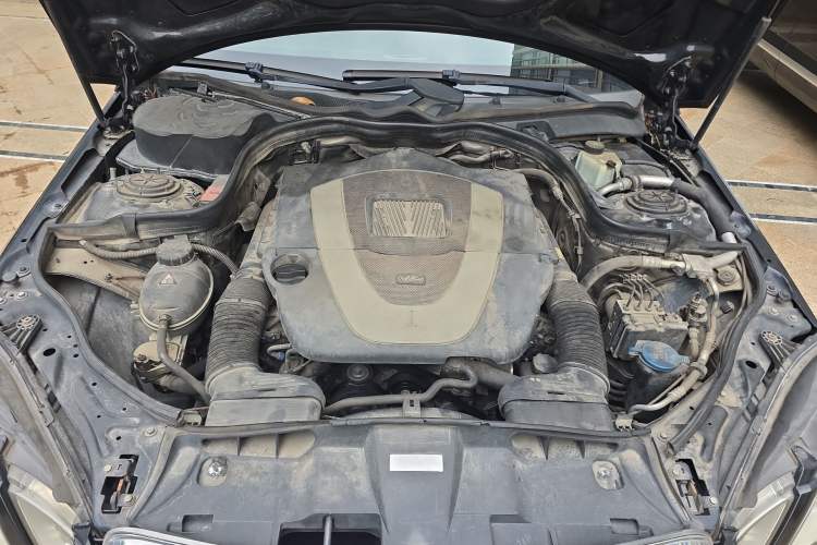 Used Mercedes-Benz E-Class 2009 E 300 Elegant Model Engine Bay