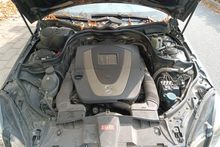 Used Mercedes-Benz E-Class 2009 E 300 Fashion Model Engine Bay