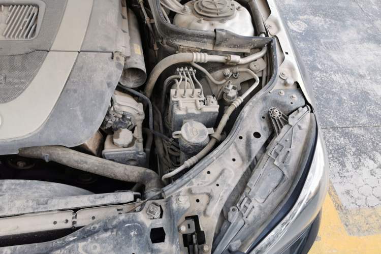 Used Mercedes-Benz E-Class  Engine Bay Left
