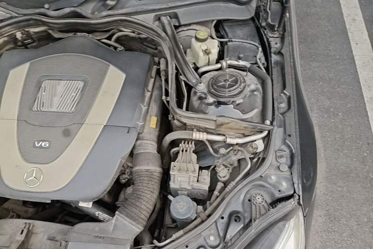 Used Mercedes-Benz E-Class 2009 E 300 Elegant Model Engine Bay Left