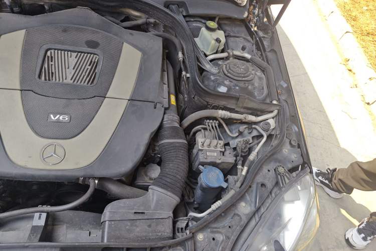 Used Mercedes-Benz E-Class 2009 E 300 Fashion Model Engine Bay Left
