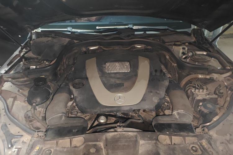 Used Mercedes-Benz E-Class 2009 E 300 Fashion Model Engine Bay