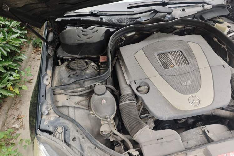Used Mercedes-Benz E-Class 2009 E 300 Elegant Model Engine Bay Right