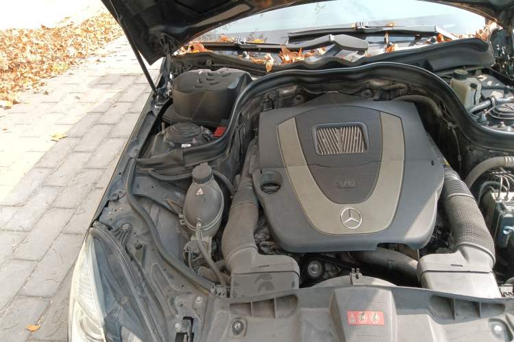 Used Mercedes-Benz E-Class 2009 E 300 Fashion Model Engine Bay Right
