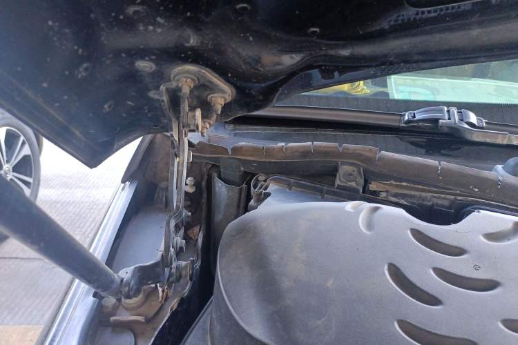 Used Mercedes-Benz E-Class 2009 E 300 Fashion Model Engine Bay Right