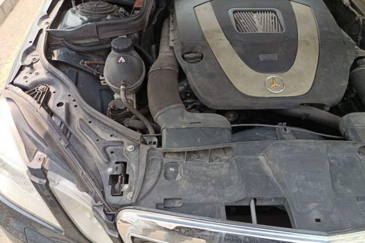Used Mercedes-Benz E-Class 2009 E 300 Fashion Model Engine Bay Right