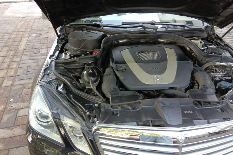 Used Mercedes-Benz E-Class 2009 E 300 Elegant Model Engine Bay Right