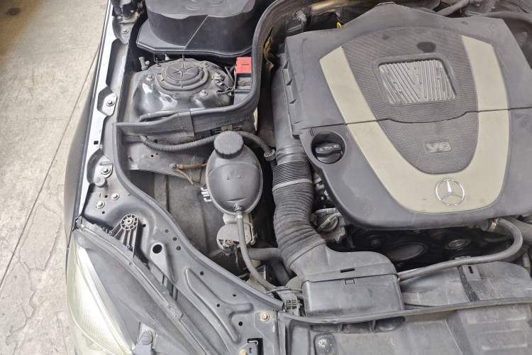 Used Mercedes-Benz E-Class 2009 E 300 Fashion Model Engine Bay Right