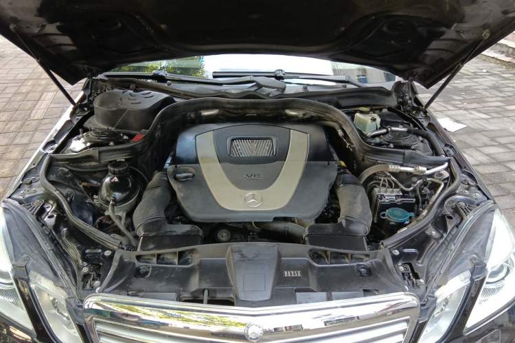 Used Mercedes-Benz E-Class 2009 E 300 Elegant Model Engine Bay