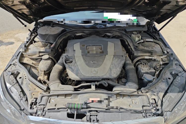 Used Mercedes-Benz E-Class 2009 E 300 Fashion Model Engine Bay