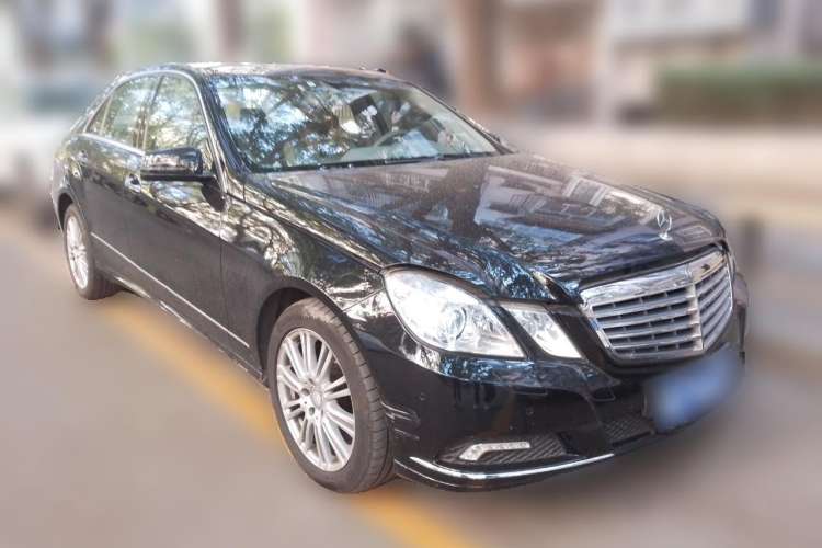 Used Mercedes-Benz E-Class 2009 E 300 Elegant Model Front Right 45 Deg