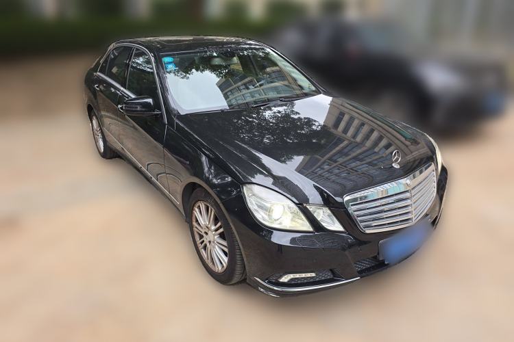 Used Mercedes-Benz E-Class 2009 E 300 Elegant Model Front Right 45 Deg