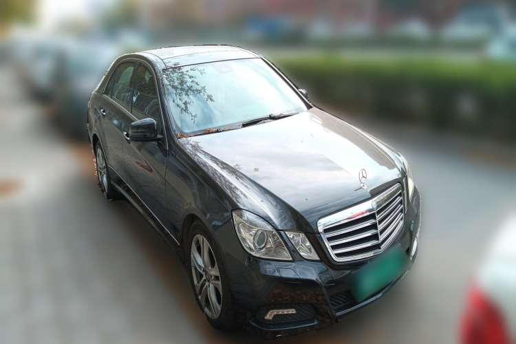 Used Mercedes-Benz E-Class 2009 E 300 Fashion Model Front Right 45 Deg
