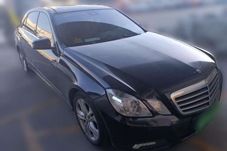 Used Mercedes-Benz E-Class 2009 E 300 Fashion Model Front Right 45 Deg
