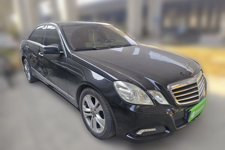 Used Mercedes-Benz E-Class 2009 E 300 Fashion Model Front Right 45 Deg