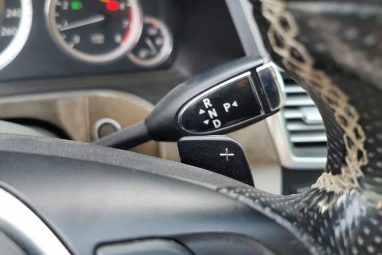 Used Mercedes-Benz E-Class  Gear Lever