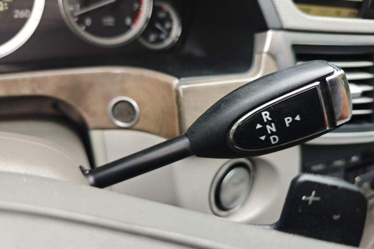 Used Mercedes-Benz E-Class 2009 E 300 Elegant Model Gear Lever