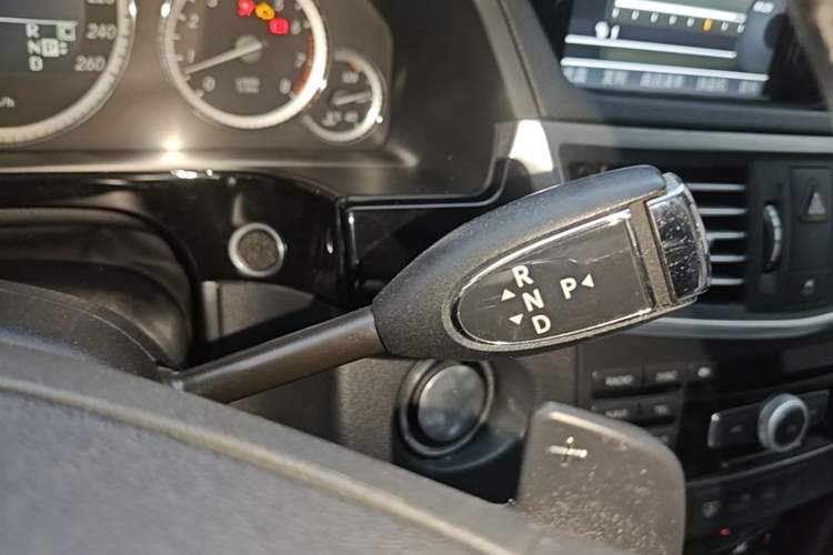 Used Mercedes-Benz E-Class 2009 E 300 Elegant Model Gear Lever