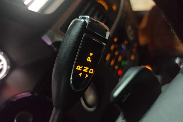 Used Mercedes-Benz E-Class 2009 E 300 Fashion Model Gear Lever