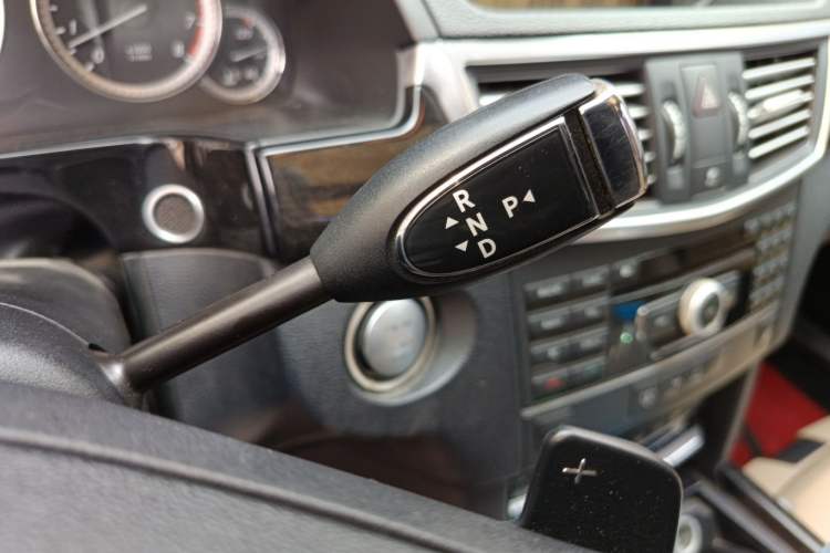 Used Mercedes-Benz E-Class 2009 E 300 Fashion Model Gear Lever