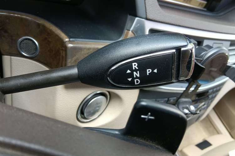 Used Mercedes-Benz E-Class 2009 E 300 Elegant Model Gear Lever