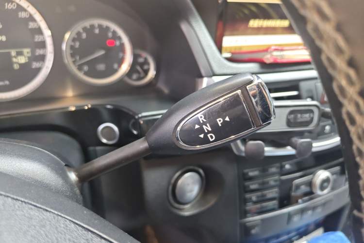 Used Mercedes-Benz E-Class 2009 E 300 Fashion Model Gear Lever