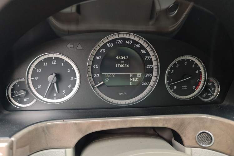 Used Mercedes-Benz E-Class 2009 E 300 Elegant Model Instrument Cluster