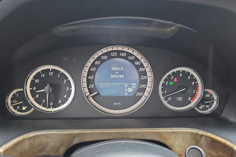 Used Mercedes-Benz E-Class 2009 E 300 Elegant Model Instrument Cluster