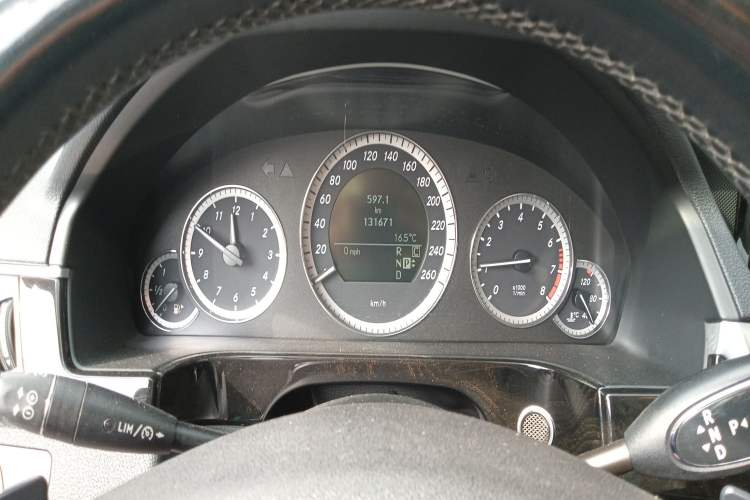 Used Mercedes-Benz E-Class 2009 E 300 Fashion Model Instrument Cluster