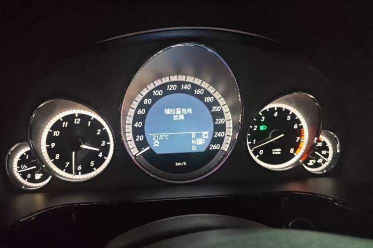 Used Mercedes-Benz E-Class 2009 E 300 Fashion Model Instrument Cluster