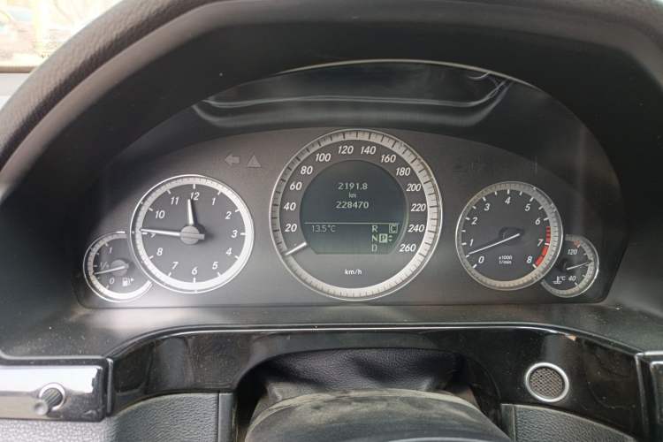 Used Mercedes-Benz E-Class 2009 E 300 Fashion Model Instrument Cluster