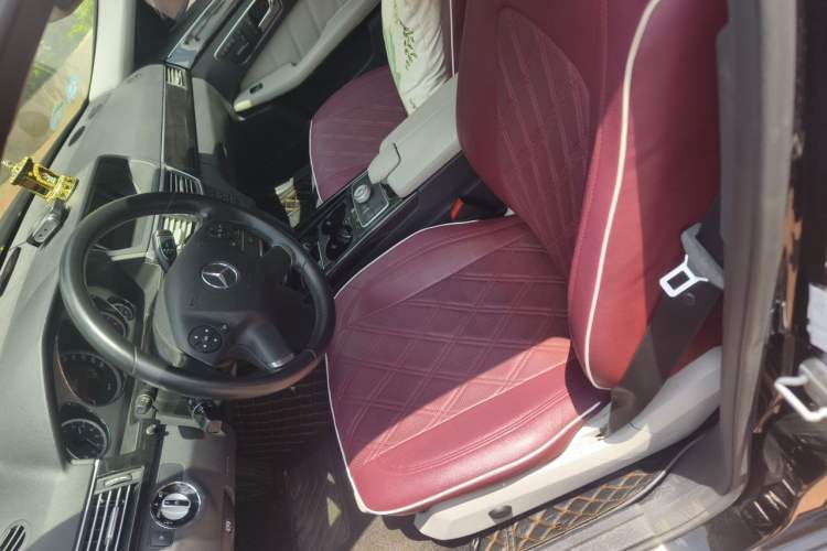 Used Mercedes-Benz E-Class 2009 E 300 Fashion Model Left Front Seat