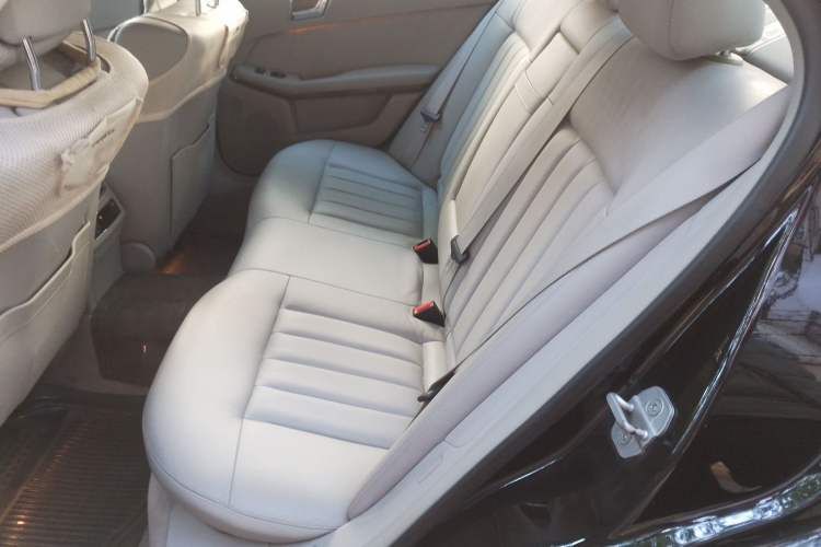 Used Mercedes-Benz E-Class 2009 E 300 Elegant Model Left Rear Seat