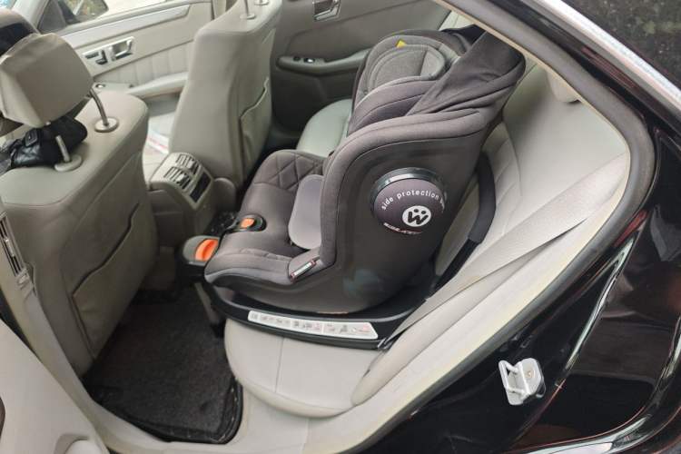Used Mercedes-Benz E-Class 2009 E 300 Elegant Model Left Rear Seat