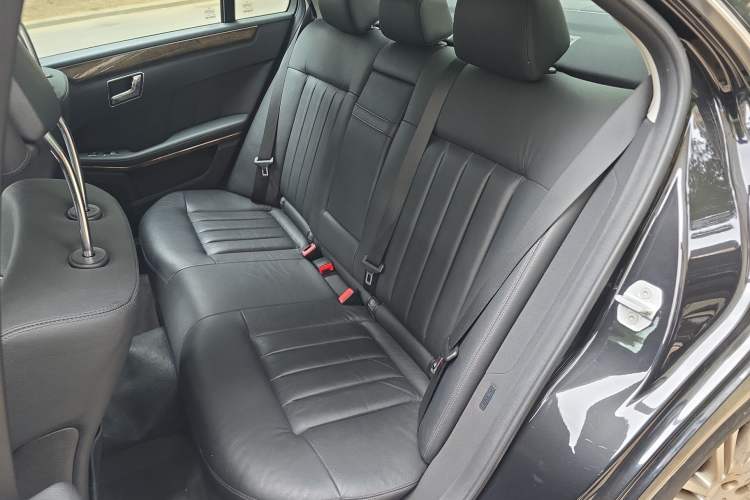 Used Mercedes-Benz E-Class 2009 E 300 Elegant Model Left Rear Seat