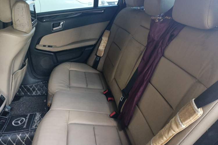 Used Mercedes-Benz E-Class 2009 E 300 Fashion Model Left Rear Seat