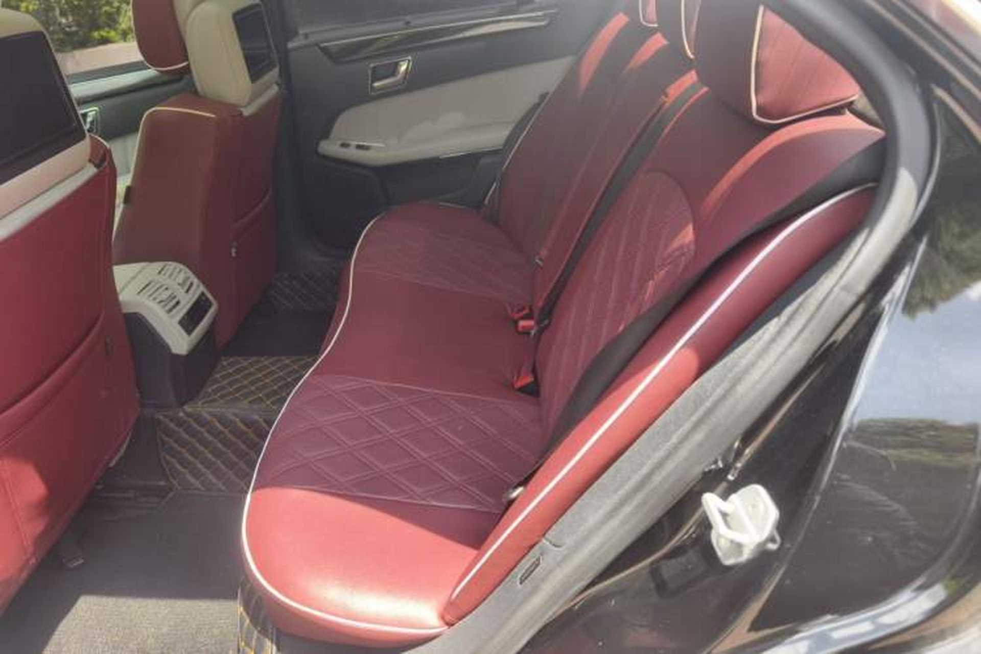 Used Mercedes-Benz E-Class 2009 E 300 Fashion Model Left Rear Seat