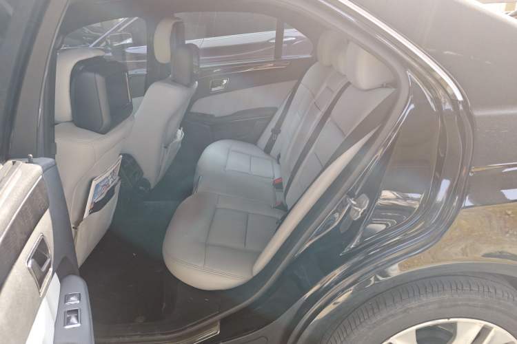 Used Mercedes-Benz E-Class 2009 E 300 Fashion Model Left Rear Seat