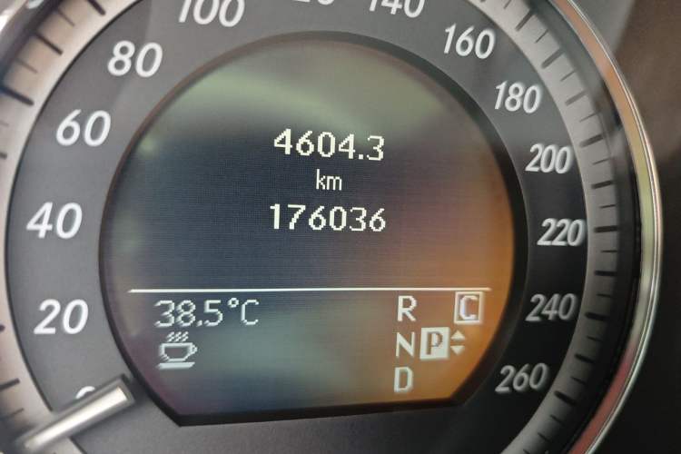 Used Mercedes-Benz E-Class 2009 E 300 Elegant Model Odometer Close Up