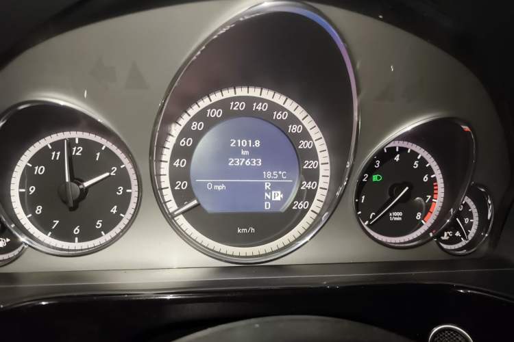 Used Mercedes-Benz E-Class 2009 E 300 Fashion Model Odometer Close Up