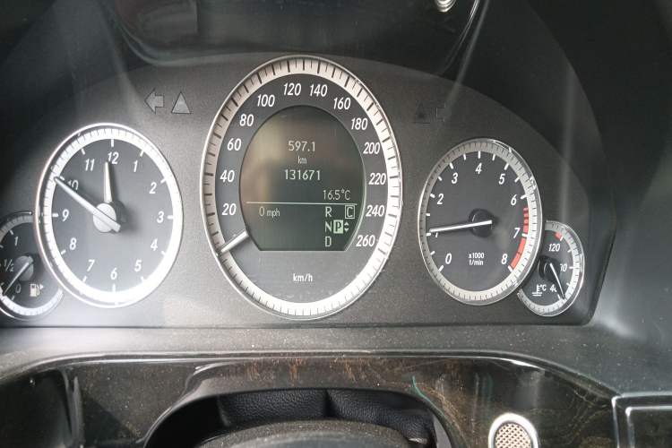 Used Mercedes-Benz E-Class 2009 E 300 Fashion Model Odometer Close Up