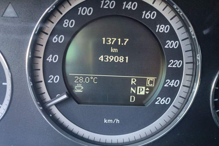 Used Mercedes-Benz E-Class 2009 E 300 Fashion Model Odometer Close Up