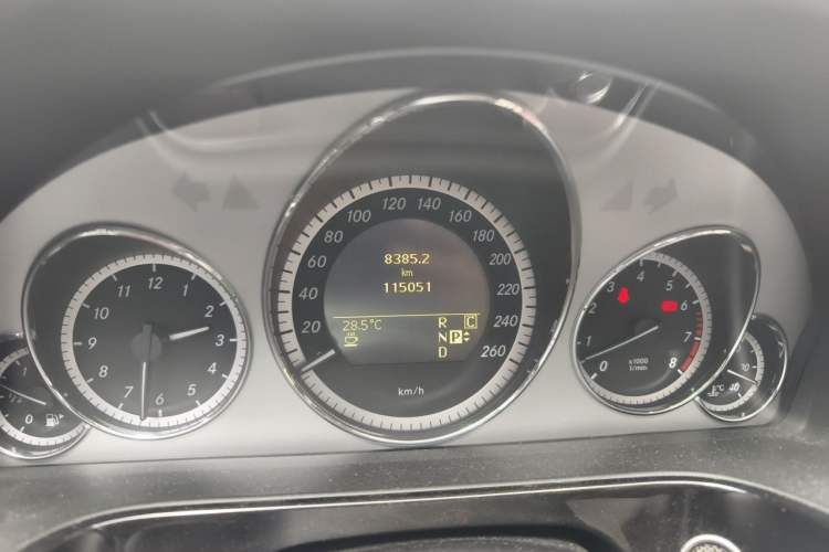 Used Mercedes-Benz E-Class 2009 E 300 Fashion Model Odometer Close Up