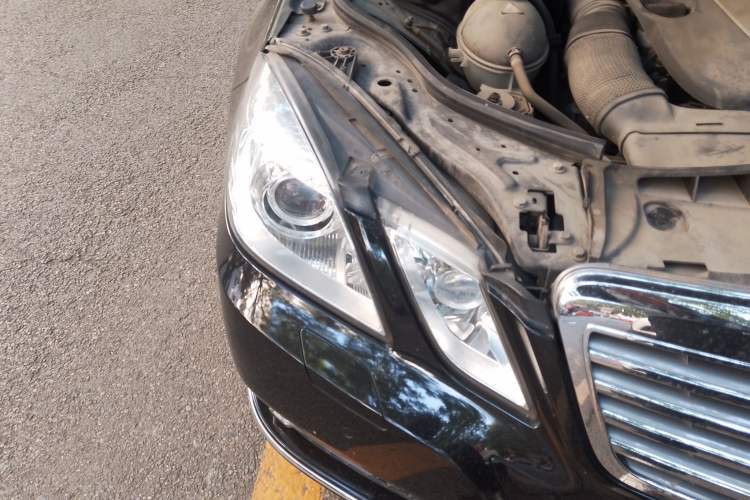 Used Mercedes-Benz E-Class 2009 E 300 Elegant Model Right Front Headlight