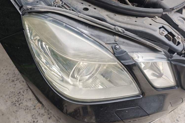 Used Mercedes-Benz E-Class 2009 E 300 Elegant Model Right Front Headlight