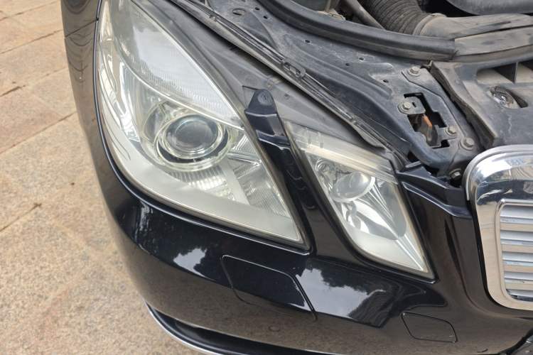 Used Mercedes-Benz E-Class 2009 E 300 Elegant Model Right Front Headlight