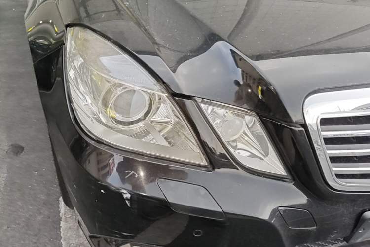 Used Mercedes-Benz E-Class 2009 E 300 Elegant Model Right Front Headlight
