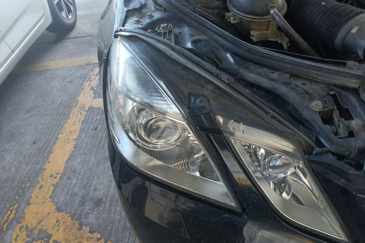 Used Mercedes-Benz E-Class 2009 E 300 Fashion Model Right Front Headlight