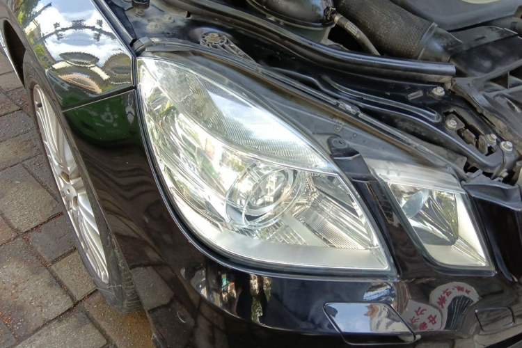 Used Mercedes-Benz E-Class 2009 E 300 Elegant Model Right Front Headlight